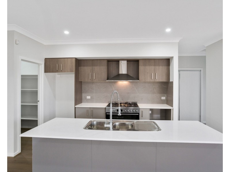 9 Weymouth Circuit, Donnybrook VIC 3064