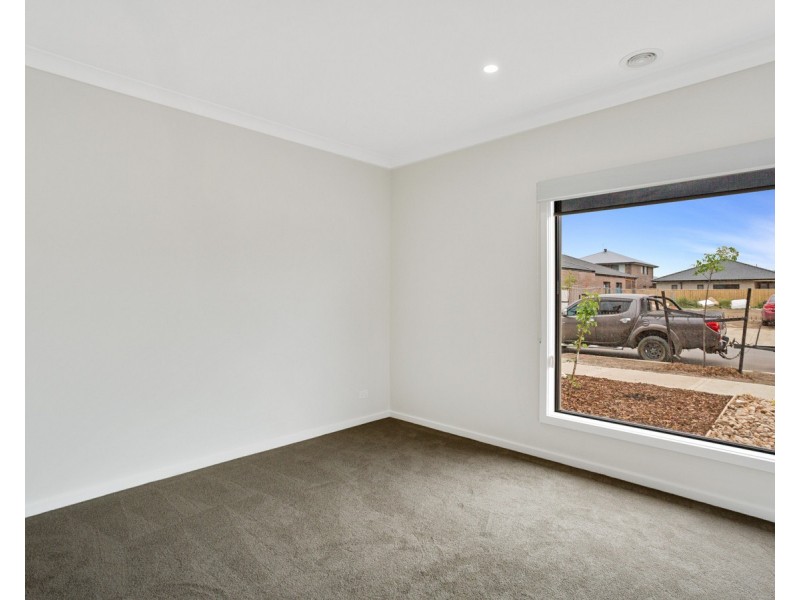 9 Weymouth Circuit, Donnybrook VIC 3064
