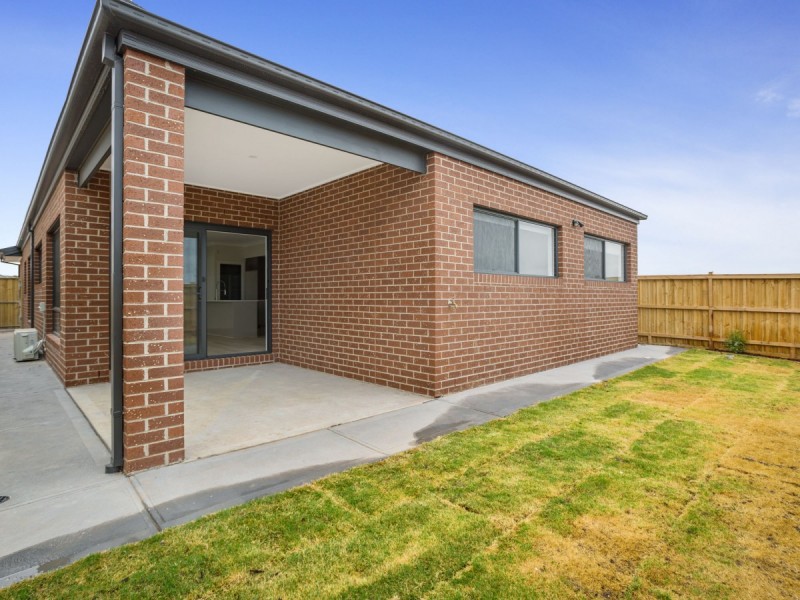 5 Gellibrand Street, Mickleham VIC 3064