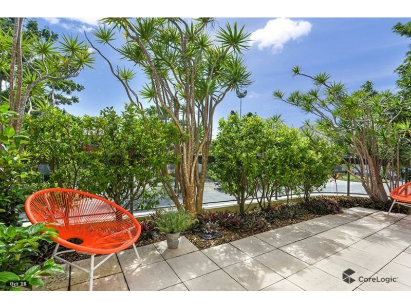 2/3108 The Boulevarde, Carrara QLD 4211