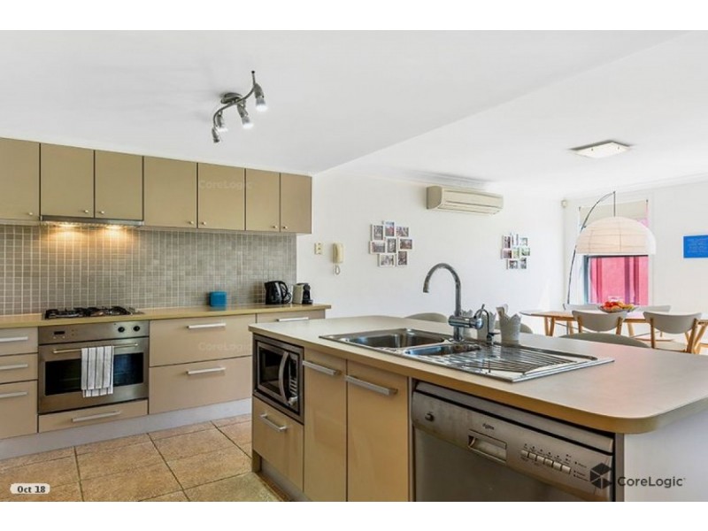 2/3108 The Boulevarde, Carrara QLD 4211