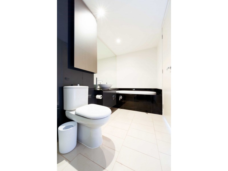 2404/7 Riverside Quay, Southbank VIC 3006