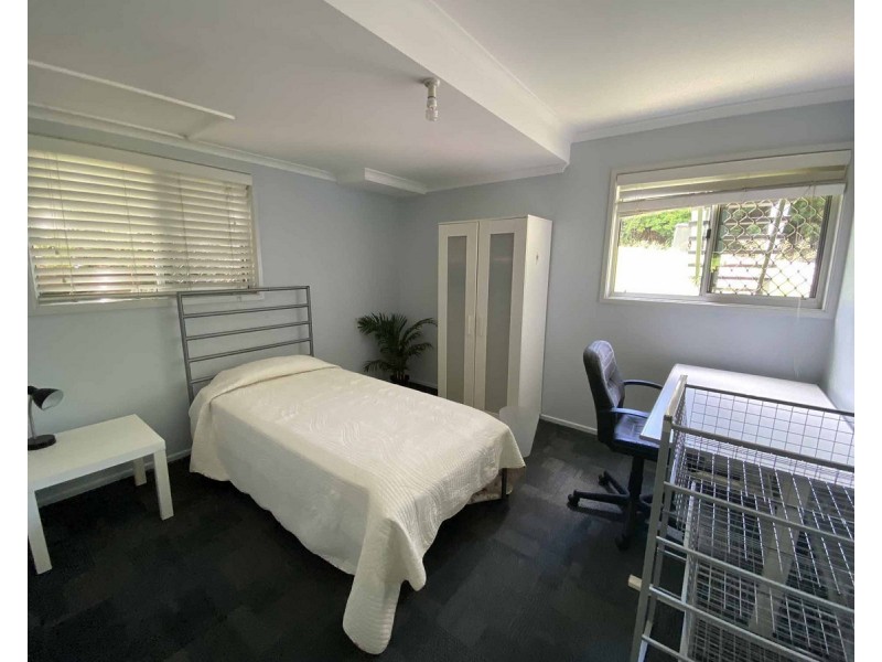 99 Sir Fred Schonell Drive, St Lucia QLD 4067