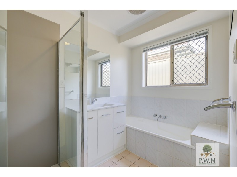 10 Federation Drive, Hillcrest QLD 4118