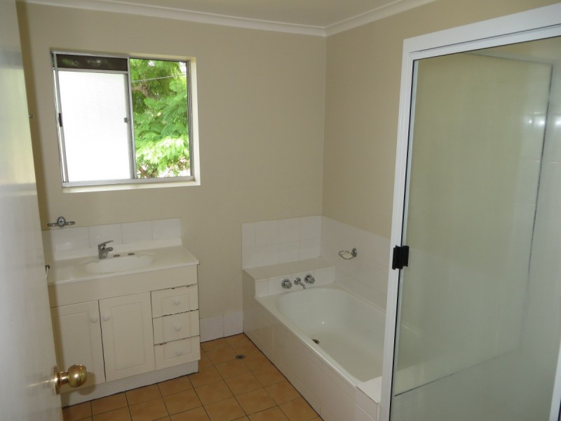 20 Omeo Street, Macgregor QLD 4109
