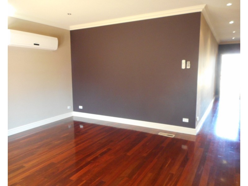 1/2 Fisher Street, Maribyrnong VIC 3032