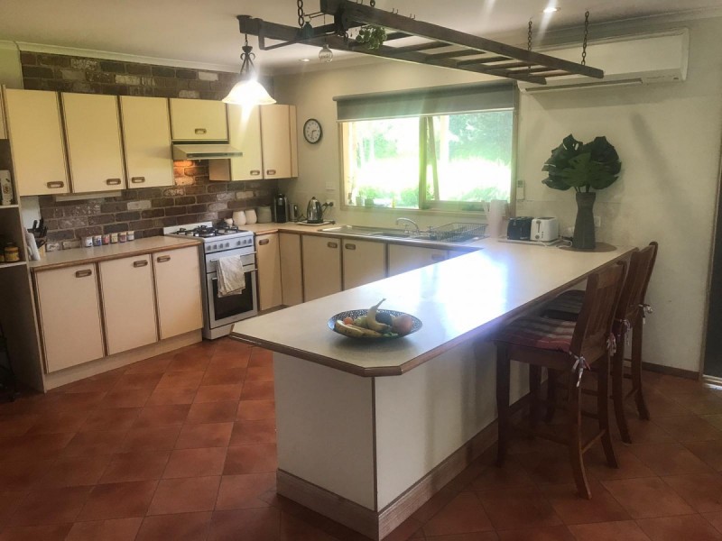 4 Seaview Avenue, Tuerong VIC 3915