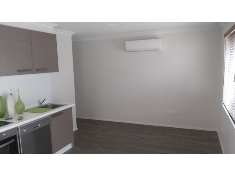 2/16 Macquarie Street, Jindalee WA 6036