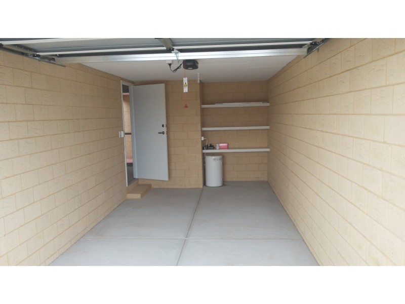 2/16 Macquarie Street, Jindalee WA 6036