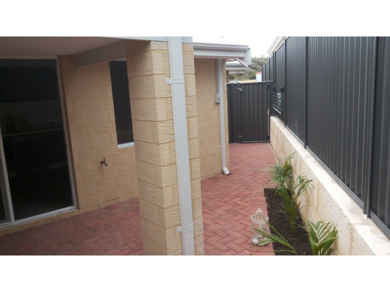 2/16 Macquarie Street, Jindalee WA 6036