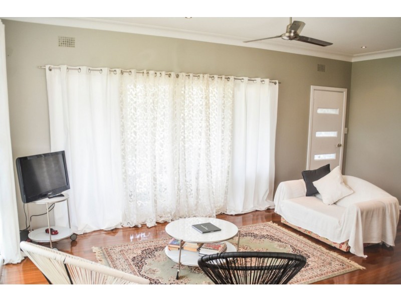 2 Gregory Avenue, Oxley Park NSW 2760