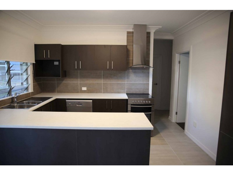 96 Ellen Street, Oxley QLD 4075