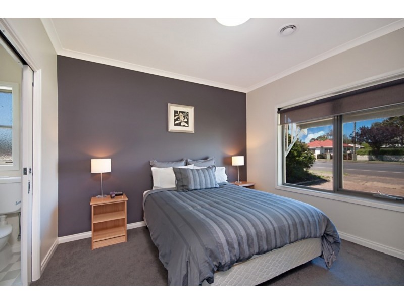 43 Ballarat Road, Hamilton VIC 3300