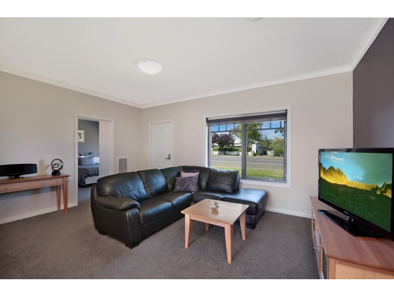 43 Ballarat Road, Hamilton VIC 3300