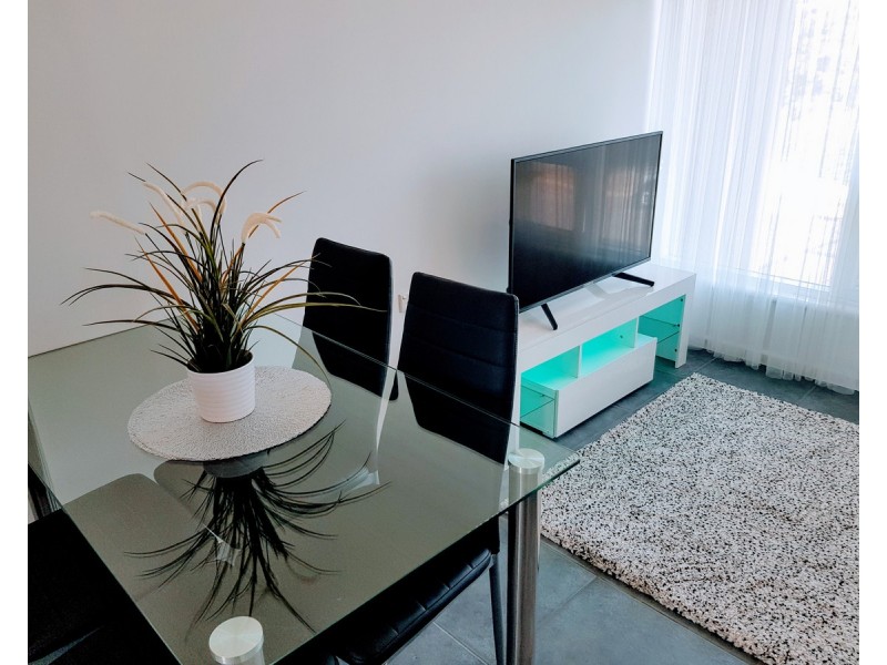 8/71 Henley Beach Road, Henley Beach South SA 5022