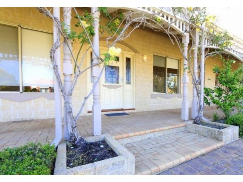 8 Litham Place, Pelican Point WA 6230