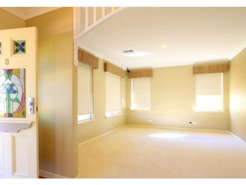 8 Litham Place, Pelican Point WA 6230