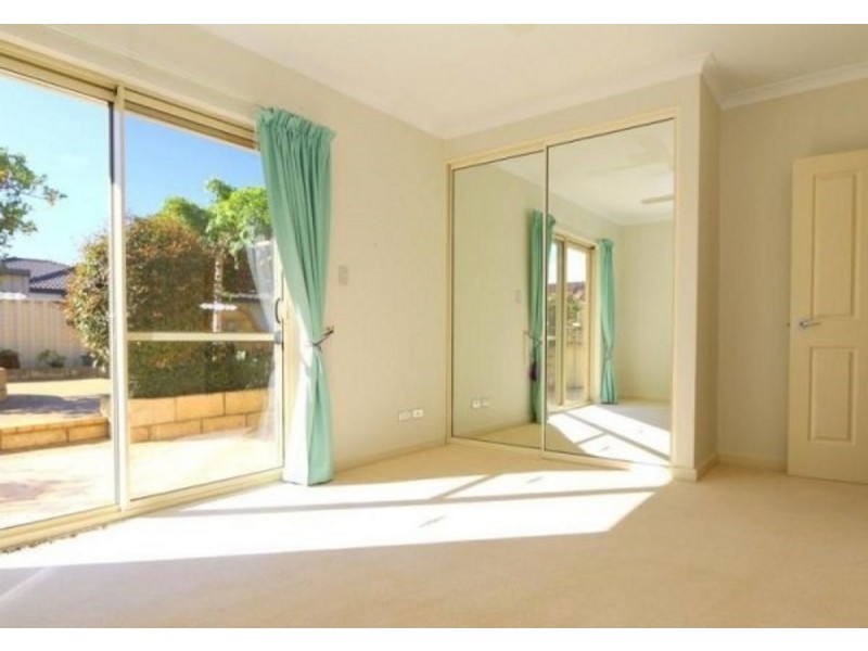 8 Litham Place, Pelican Point WA 6230