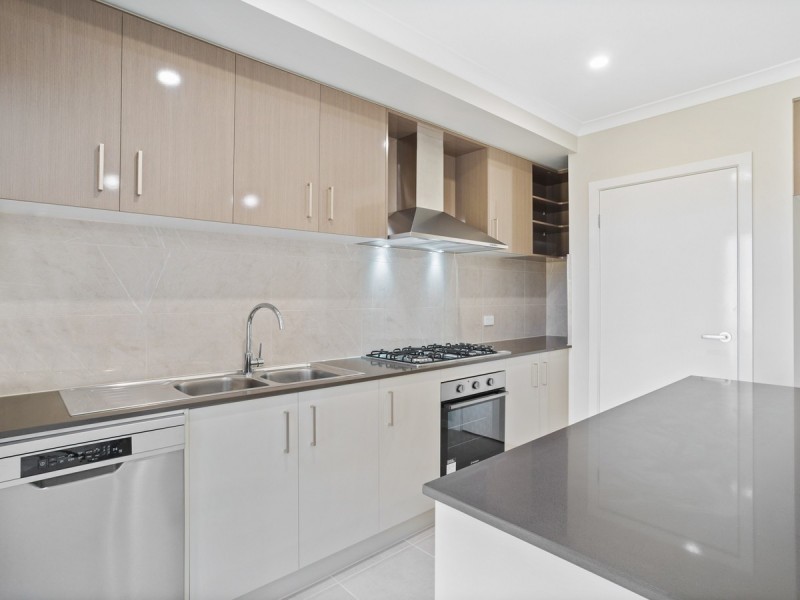 10 Bassett Avenue, Wyndham Vale VIC 3024