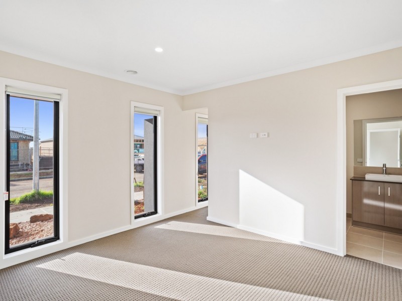 10 Bassett Avenue, Wyndham Vale VIC 3024