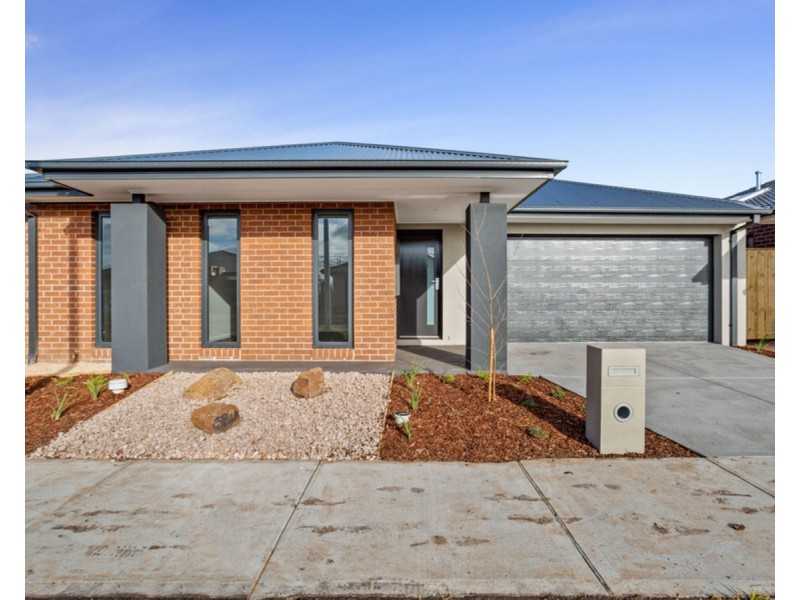 8 Bassett Avenue, Wyndham Vale VIC 3024