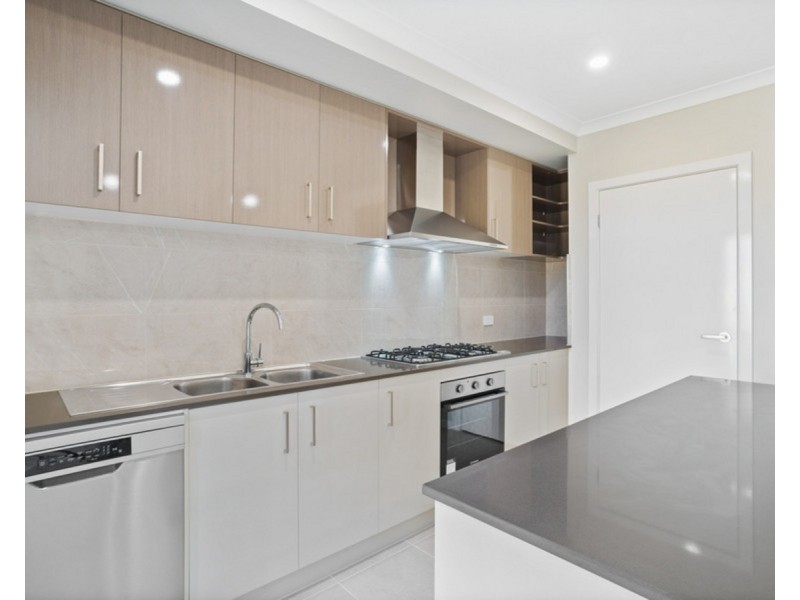 8 Bassett Avenue, Wyndham Vale VIC 3024