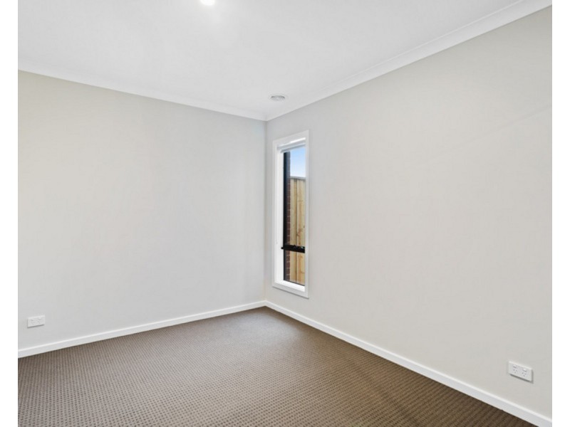 8 Bassett Avenue, Wyndham Vale VIC 3024