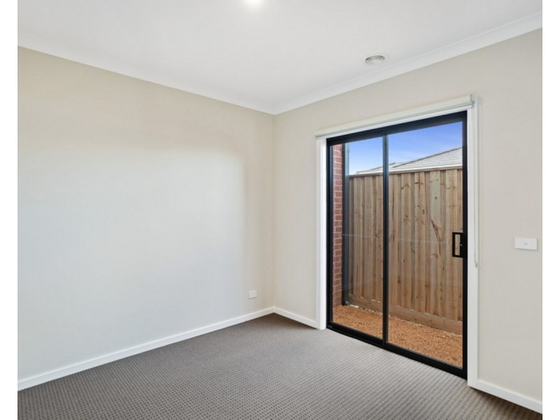 8 Bassett Avenue, Wyndham Vale VIC 3024