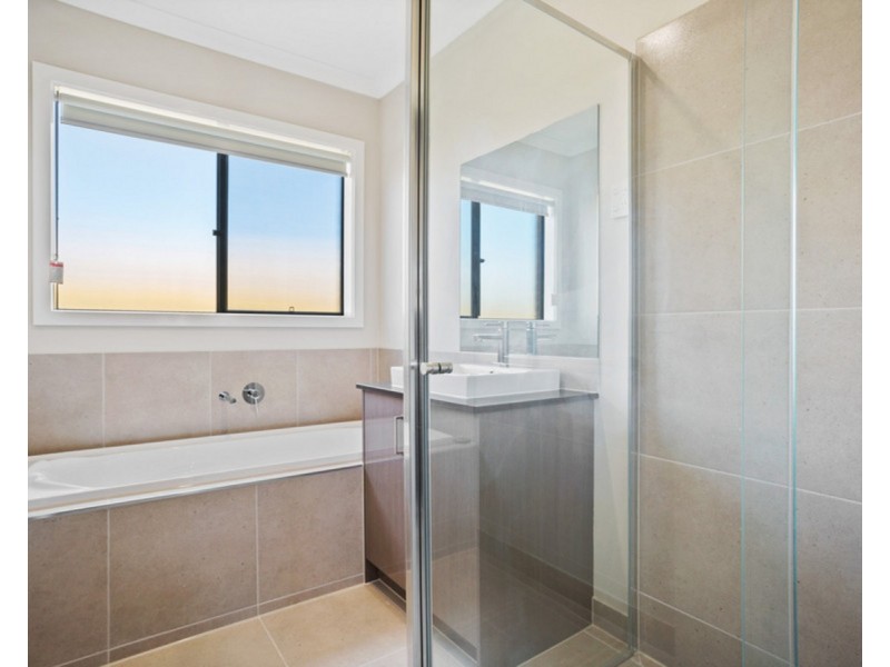 8 Bassett Avenue, Wyndham Vale VIC 3024