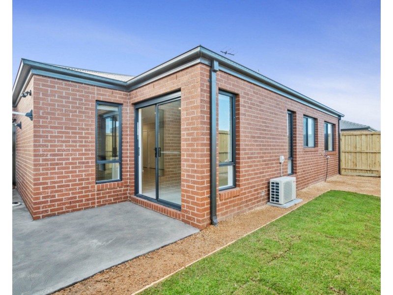 8 Bassett Avenue, Wyndham Vale VIC 3024
