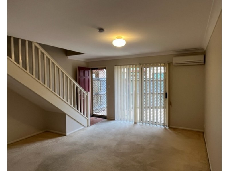 2/99 Akonna Street, Wynnum QLD 4178