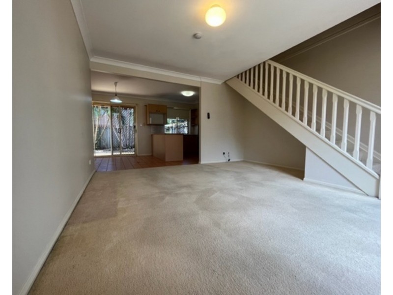 2/99 Akonna Street, Wynnum QLD 4178