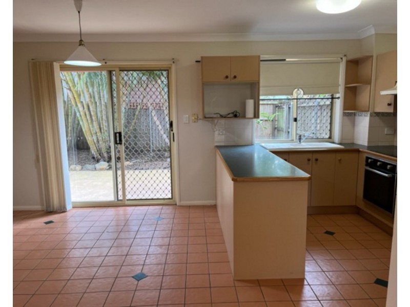 2/99 Akonna Street, Wynnum QLD 4178