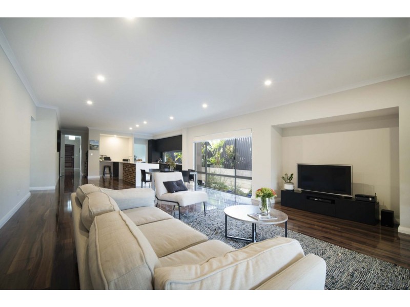 4 Chigwell Place, Carine WA 6020