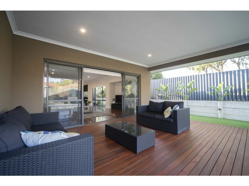 4 Chigwell Place, Carine WA 6020