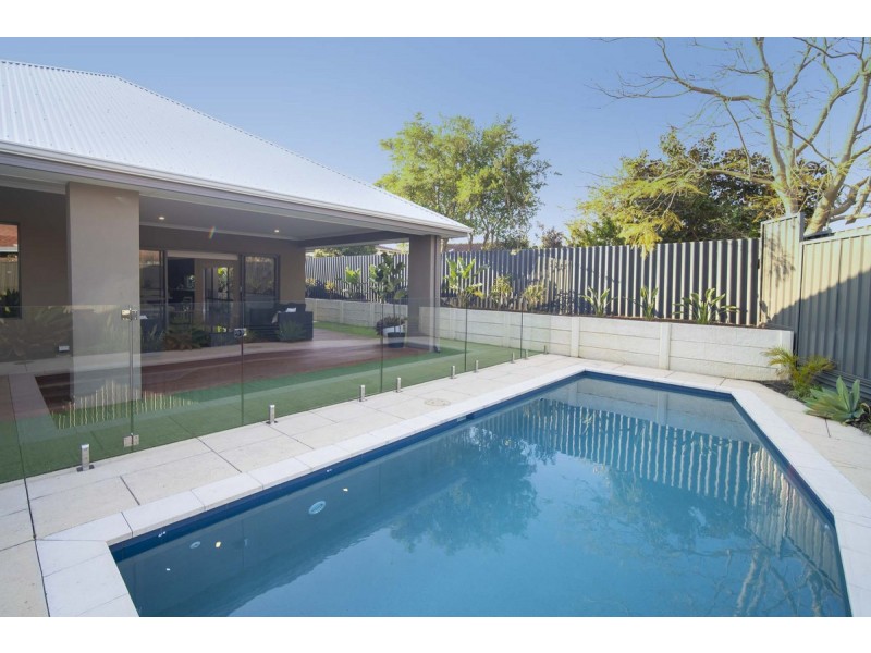 4 Chigwell Place, Carine WA 6020