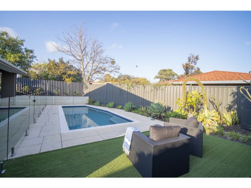 4 Chigwell Place, Carine WA 6020