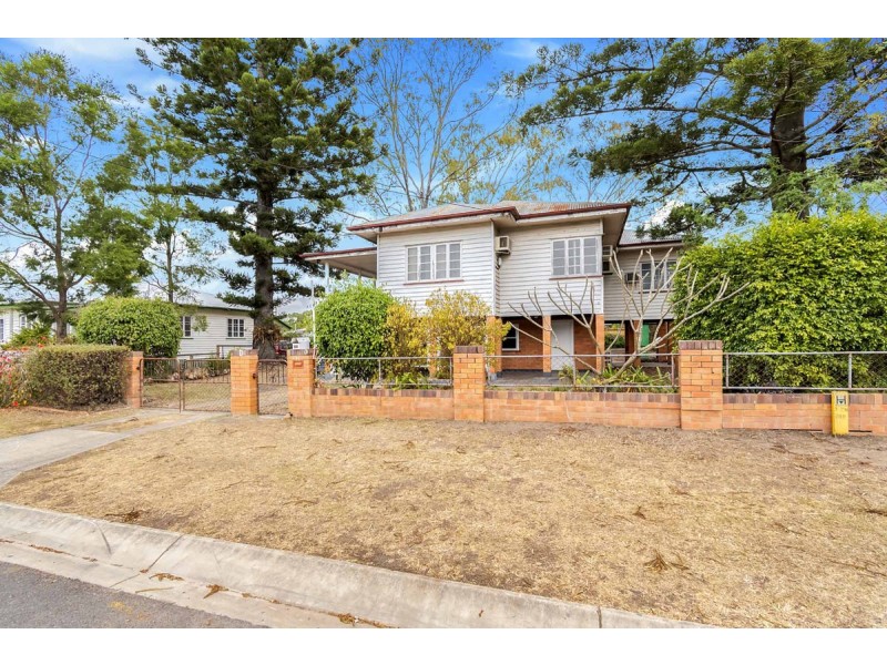 1 Doorey Street, One Mile QLD 4305