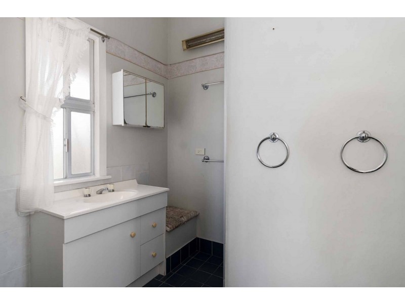 1 Doorey Street, One Mile QLD 4305