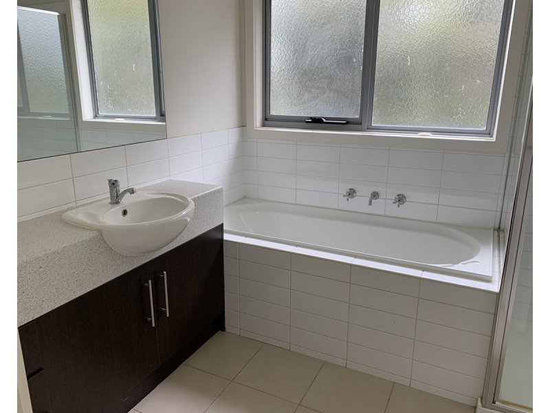 1/17 The Boulevard, Point Cook VIC 3030