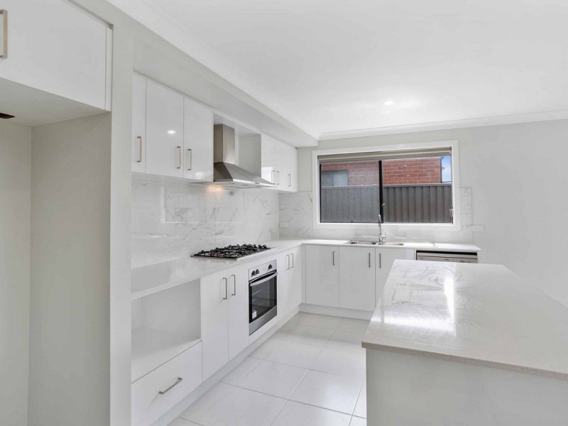 31 Foxglove Way, Lara VIC 3212
