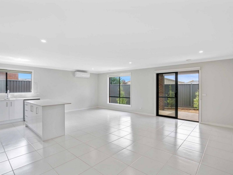 31 Foxglove Way, Lara VIC 3212