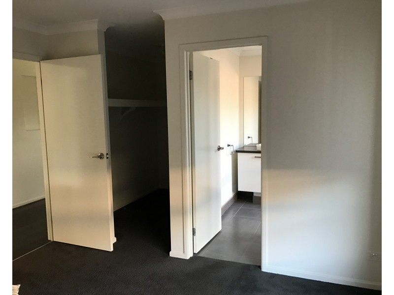 77 Village Green Drive, Leopold VIC 3224