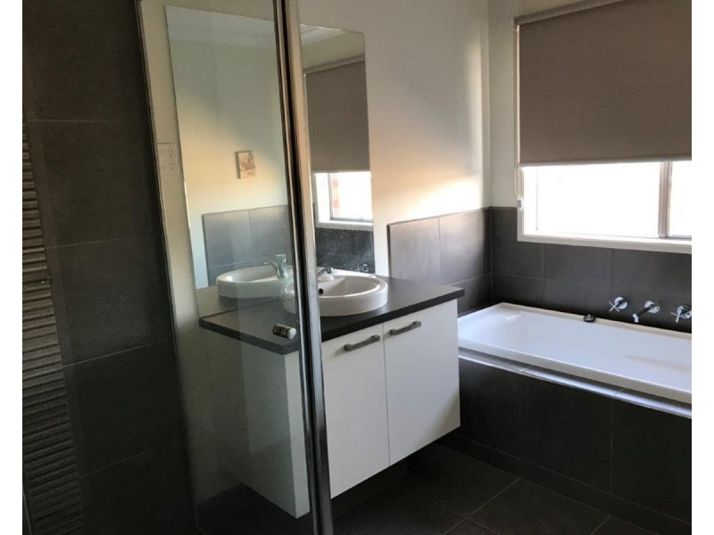 77 Village Green Drive, Leopold VIC 3224