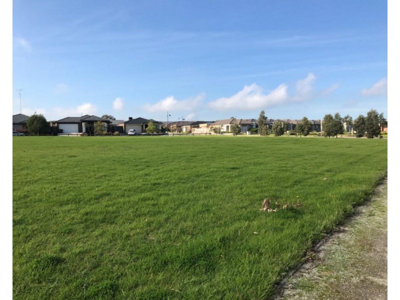 77 Village Green Drive, Leopold VIC 3224