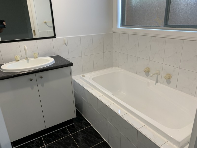 2/180 Merton Street, Altona Meadows VIC 3028