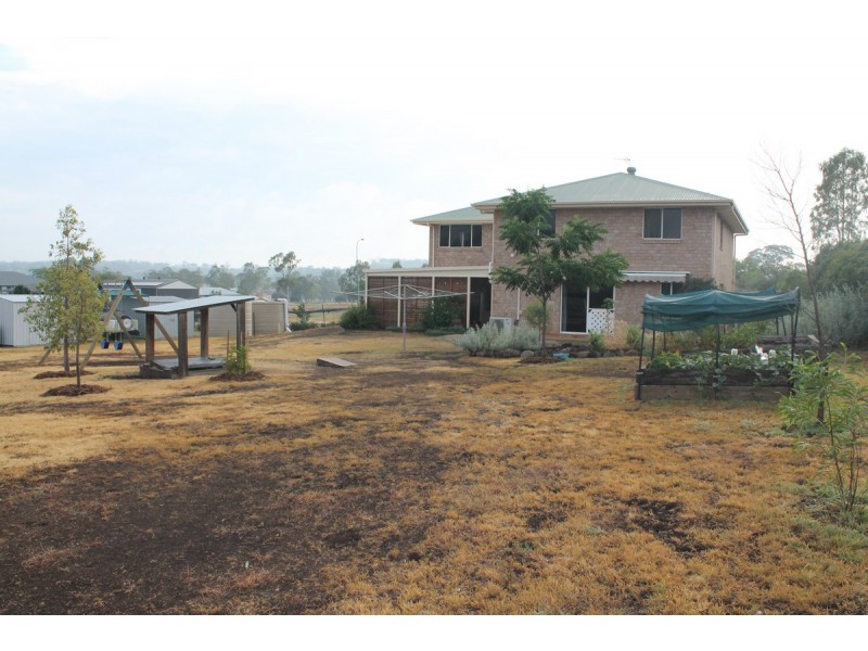 8 Curlew Street, Meringandan West QLD 4352