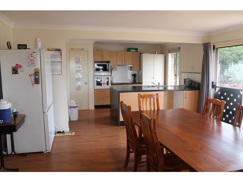 8 Curlew Street, Meringandan West QLD 4352