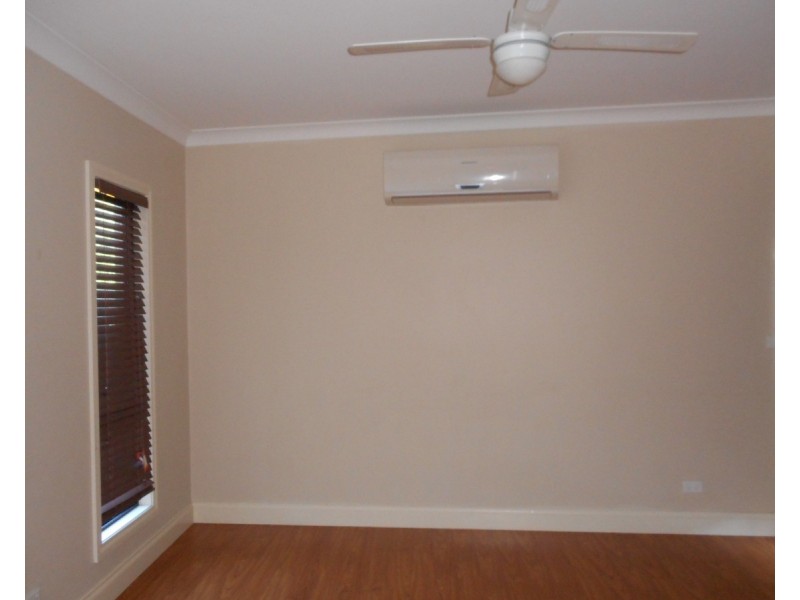 2/21 Old Geelong Road Street, Laverton VIC 3028