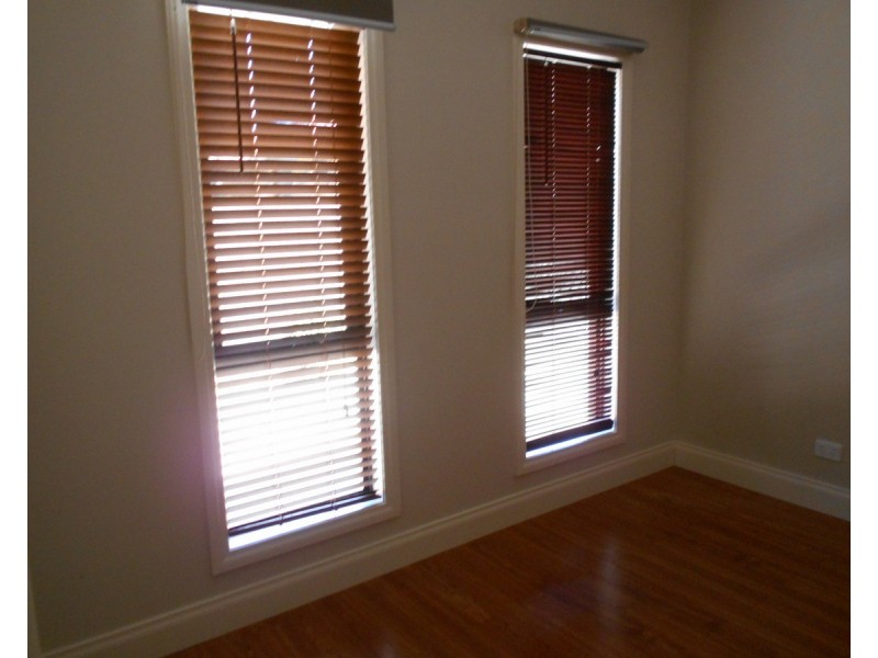 2/21 Old Geelong Road Street, Laverton VIC 3028